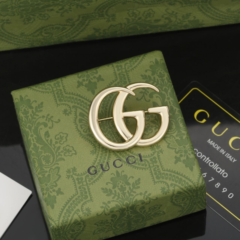 G*u*i brooches